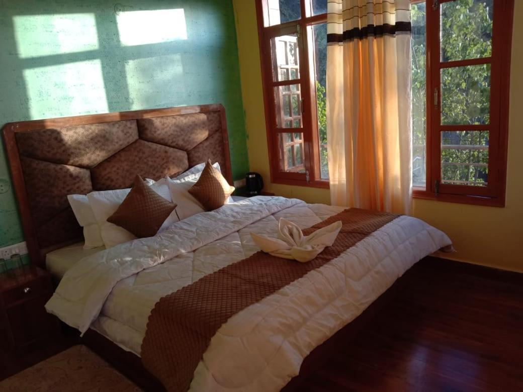 Floret Sojourn Hotel Shimla Ngoại thất bức ảnh